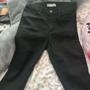 They are really cute high rise jeans. I’ve only used them twice.